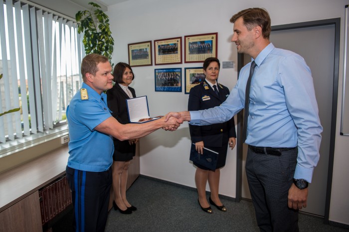 Hős budapesti taxist tüntettek ki a rendőrök