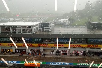 Leszakadt az ég a Forma-1-es pályán - videó