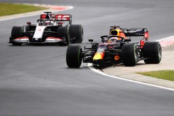 F1: Verstappen nem hitt szerelőiben, csodát tettek