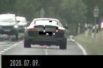 300 ezerre büntették a gyorshajtó magyar audist