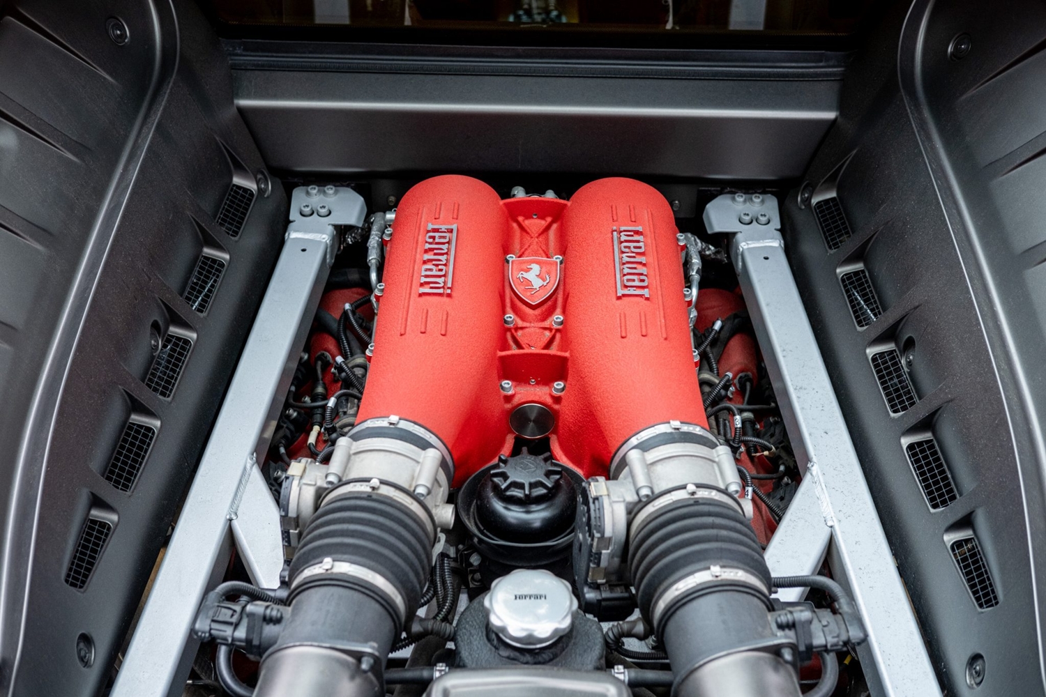 Szívesen hajtanánk ezt a piros, kéziváltós Ferrari F430-ast 12