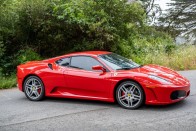 Szívesen hajtanánk ezt a piros, kéziváltós Ferrari F430-ast 18