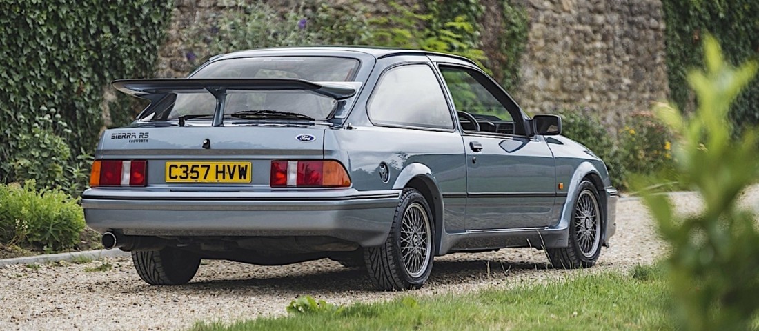 Ezt a Sierra RS Cosworth-ot hajtotta a brit sajtó