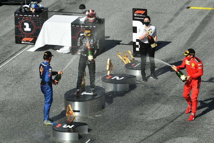 F1: Csak kapkodták a fejüket a dobogósok a káoszban