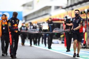 F1: „Lauda kalapot emelne a Red Bull előtt”