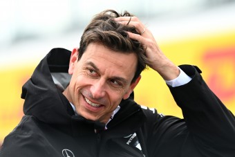 F1: Komoly bajba kerülhet a Merci-főnök