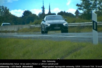 Rengeteg gyorshajtó futott bele a magyar rendőrök traffijába