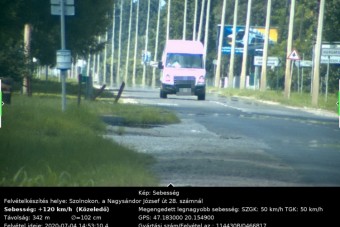 Belterületen döngetett a furgonos, repült a 200 ezres csekk