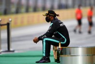 F1: Hamilton minimum három évig marad 3