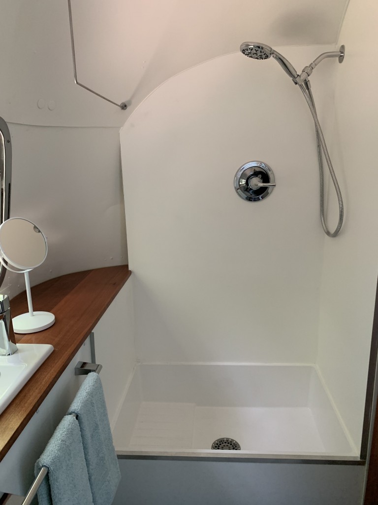 Igazi otthont varázsoltak a közel 50 éves lakókocsiból 6 | Vezess Igazi otthont varázsoltak a közel 50 éves lakókocsiból 6