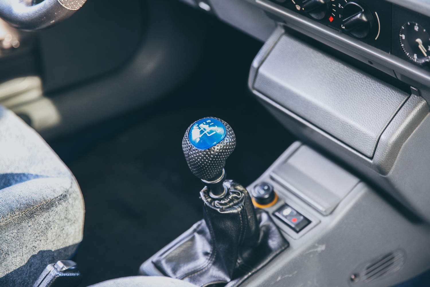 Ínyenceknek való az arany felniken feszítő Renault Clio Williams 9 Ínyenceknek való az arany felniken feszítő Renault Clio Williams 9