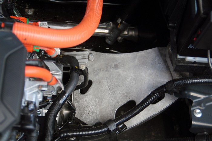 Marad a szívó benzines, de itt az elektromos Mazda is 6 Marad a szívó benzines, de itt az elektromos Mazda is 6