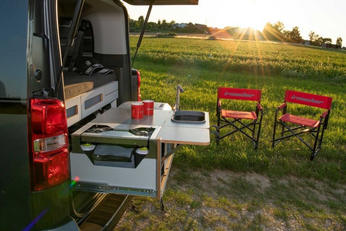 Sportos családi kempingbusz, 200 lóerővel 6