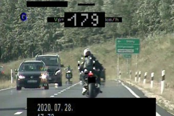 180-nal előzte a vasi rendőröket a motoros, de ezzel még nem volt vége
