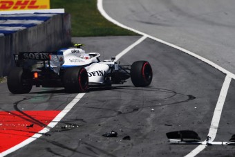 F1: Autót tört az újonc az időmérő előtt