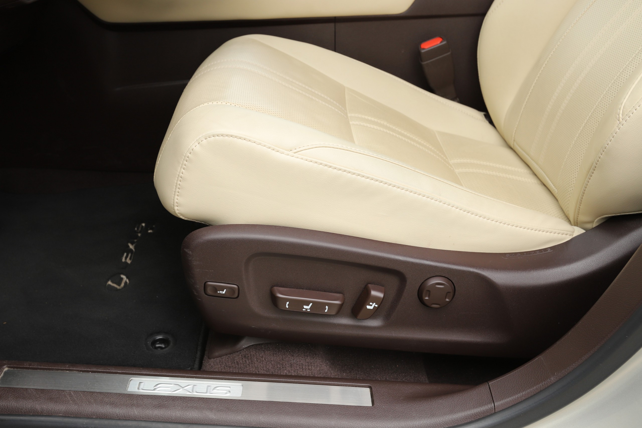 Luxus L-es kabátban – Lexus RX450hL 23