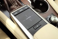 Luxus L-es kabátban – Lexus RX450hL 82