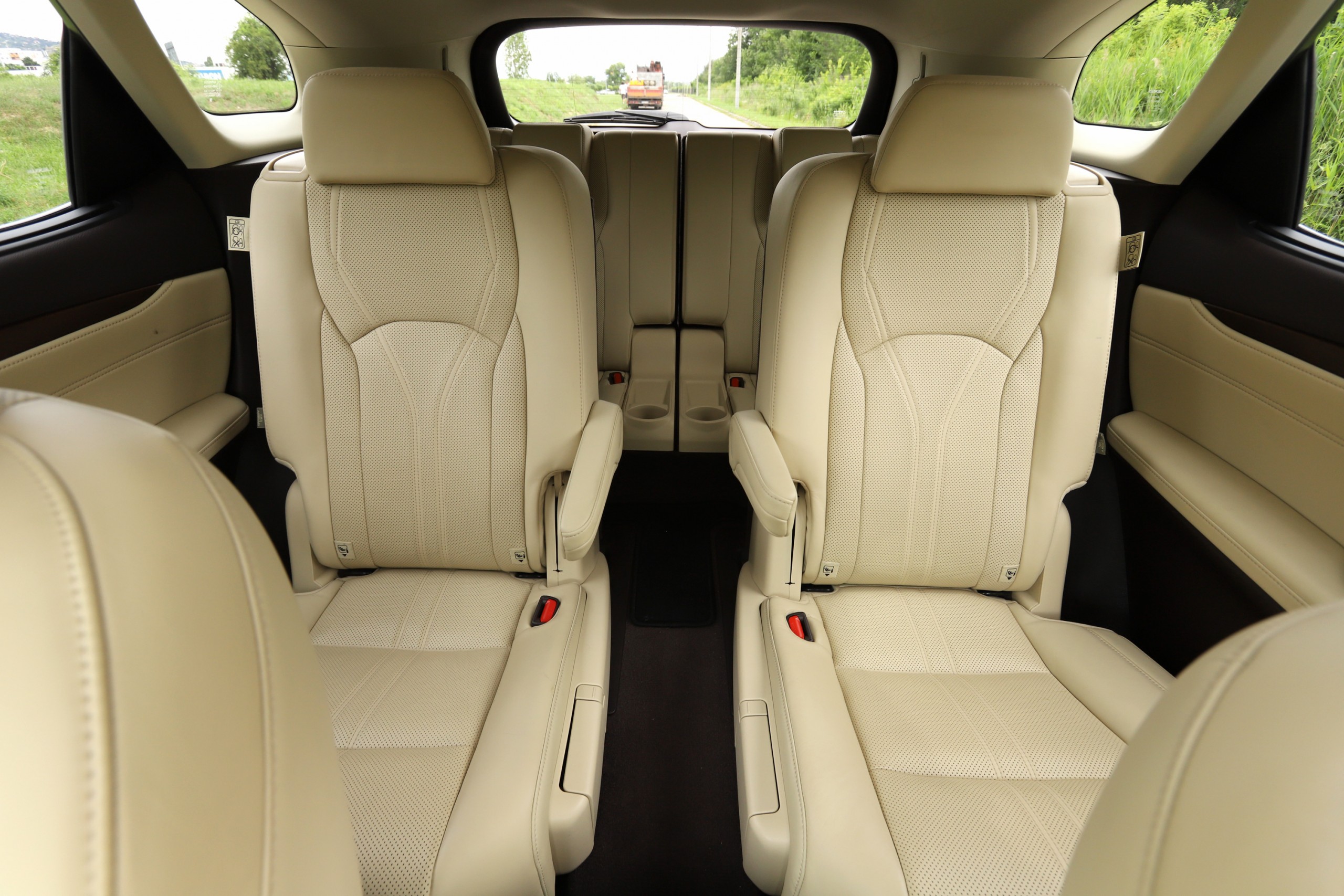 Luxus L-es kabátban – Lexus RX450hL 40