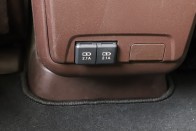Luxus L-es kabátban – Lexus RX450hL 95