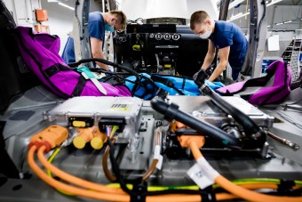 Egyetemi tantárgy lett a kecskeméti Mercedes-gyár