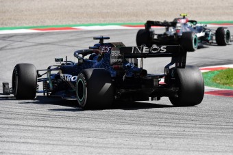 F1: A Mercedesnél sem értik a füstölő motort