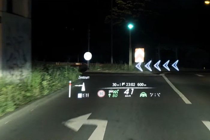 Kiterjesztett valósággal navigál az új Mercedes S-osztály