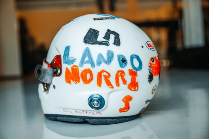 F1: Gyerekrajzot húz a fejére a McLaren-ifjonc