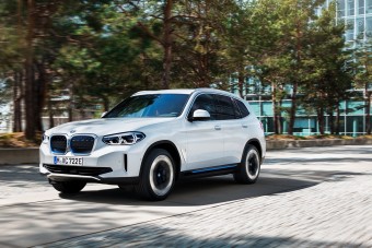 Hátsókerekes és 460 km-t megy el egy töltéssel a BMW iX3