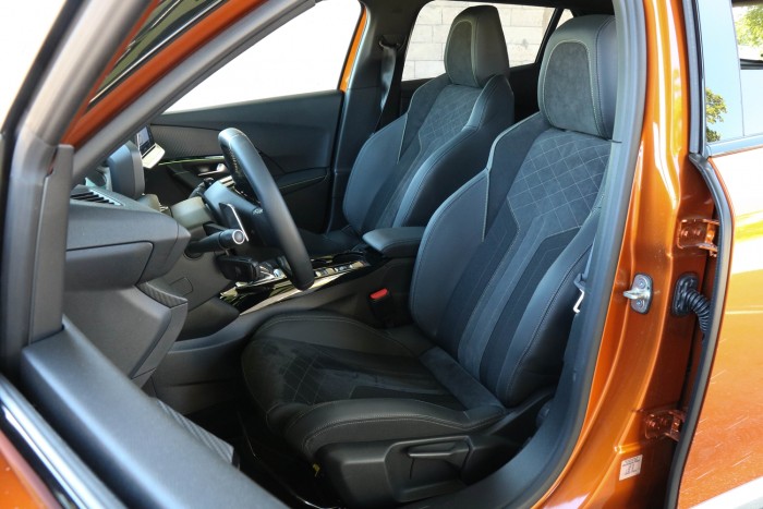 Tehetősekhez szól ez a Peugeot 7 Tehetősekhez szól ez a Peugeot 7