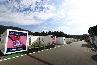 Konténertábor fogadta a Forma-1-et - galéria