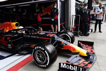 F1: A Red Bull is beveti a Mercedes csodafegyverét