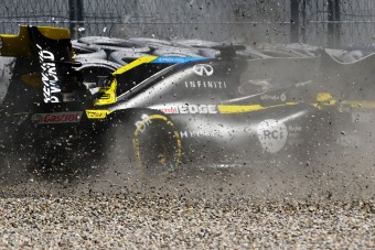 F1: Durva baleset, hamis időmérő Ausztriában