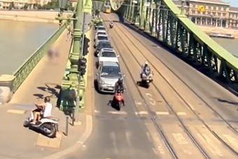 Eszméletlen motoros üldözés volt Budapesten, a rendőrség videót is kiadott róla
