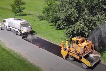 Ezért lehetnek tele kis kavicsokkal a magyar utak