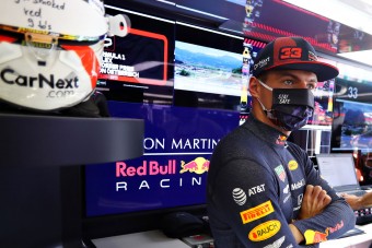 F1: Új sisak Verstappennek, átfestik a Red Bullt