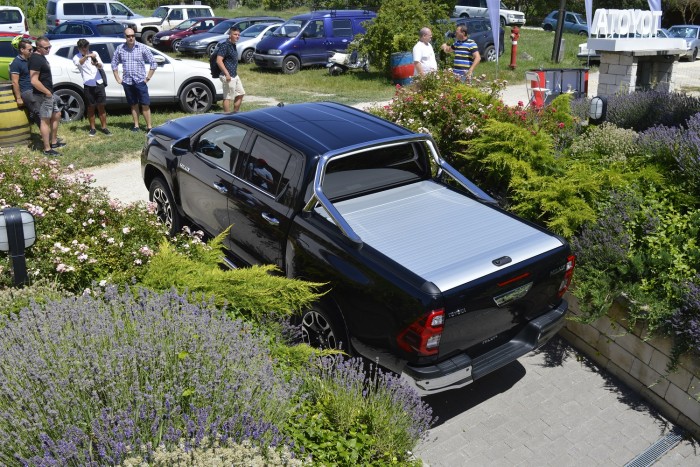 Nagyobb a Toyota Hilux arca, de van mire 1 Nagyobb a Toyota Hilux arca, de van mire 1