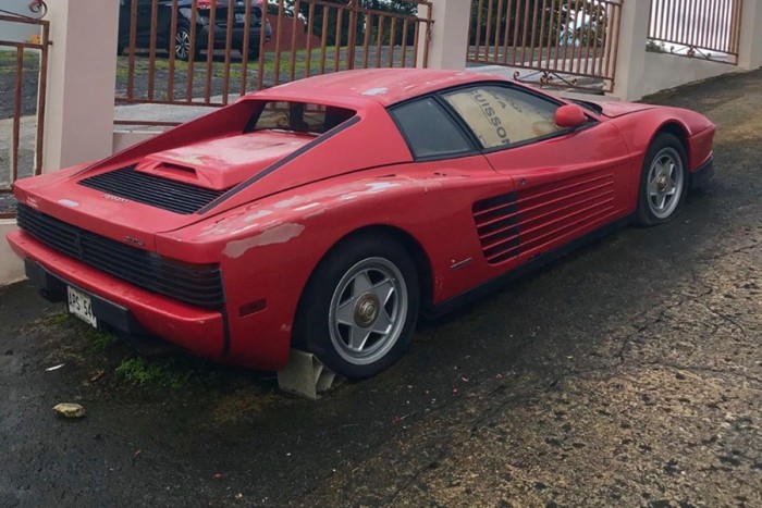 Megmentették a 17 éve elhagyott Ferrarit