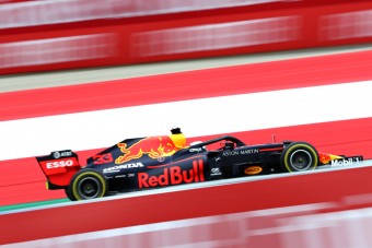 F1: A Red Bull már tudja, miért volt annyi kieső
