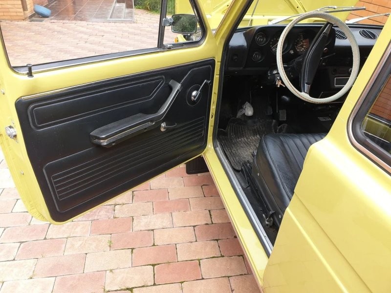 43 év alatt öt kilométert gurult egy Lada Niva, az ára ehhez méltó 2