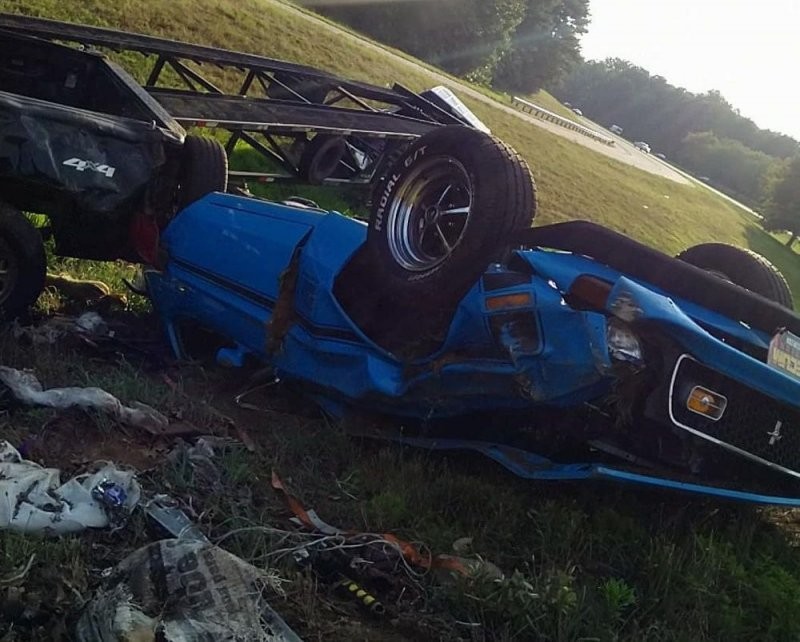 Szállítás közben tört össze ez a csodás veterán Mustang 2