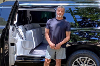 Egyedi luxusbehemót eladó, egyenesen Sylvester Stallone garázsából