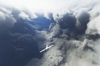 Repülővel nézik meg a Laura hurrikán belsejét