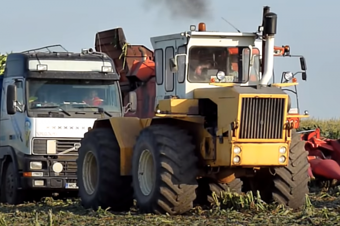 Így ment sárba ragadt traktorokat a legendás Rába