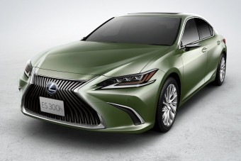 Pofátlanul takarékos a Lexus megújult nagyautója