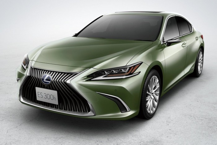 Pofátlanul takarékos a Lexus megújult nagyautója