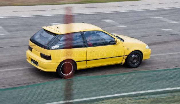 “Ha péntek esti raj akarsz lenni, vagy FWD-király egy pályanapon, ez a te autód” – A nap hirdetése 2