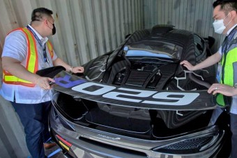 Értékes sportautót fogtak a fülöp-szigeteki vámosok