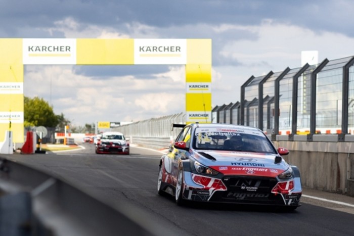 Michelisz győzelmet aratott a Nürburgringen