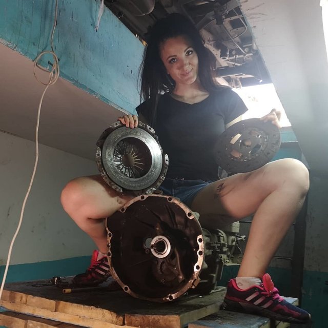 Anasztázia a világ egyik legszebb autószerelője, aki nem fél összepiszkolni magát 1