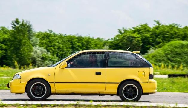 “Ha péntek esti raj akarsz lenni, vagy FWD-király egy pályanapon, ez a te autód” – A nap hirdetése 3